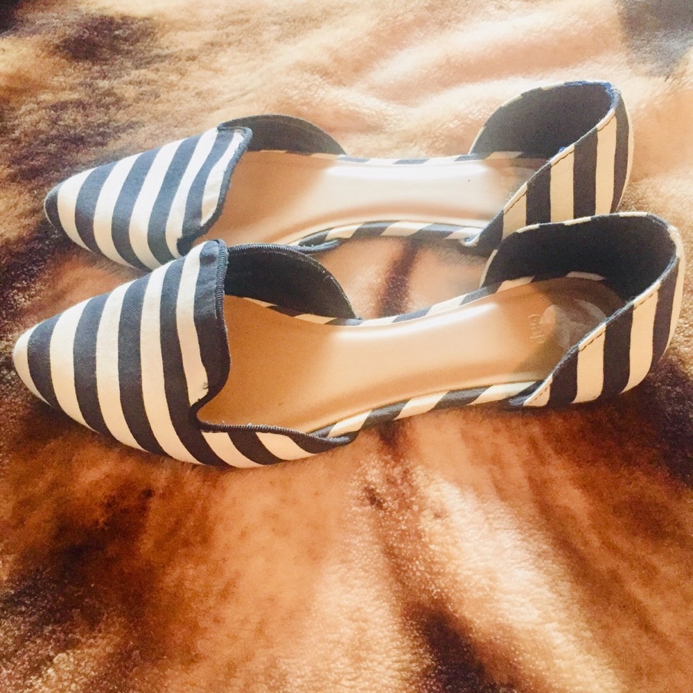 Shoes - Picture 3 of 4